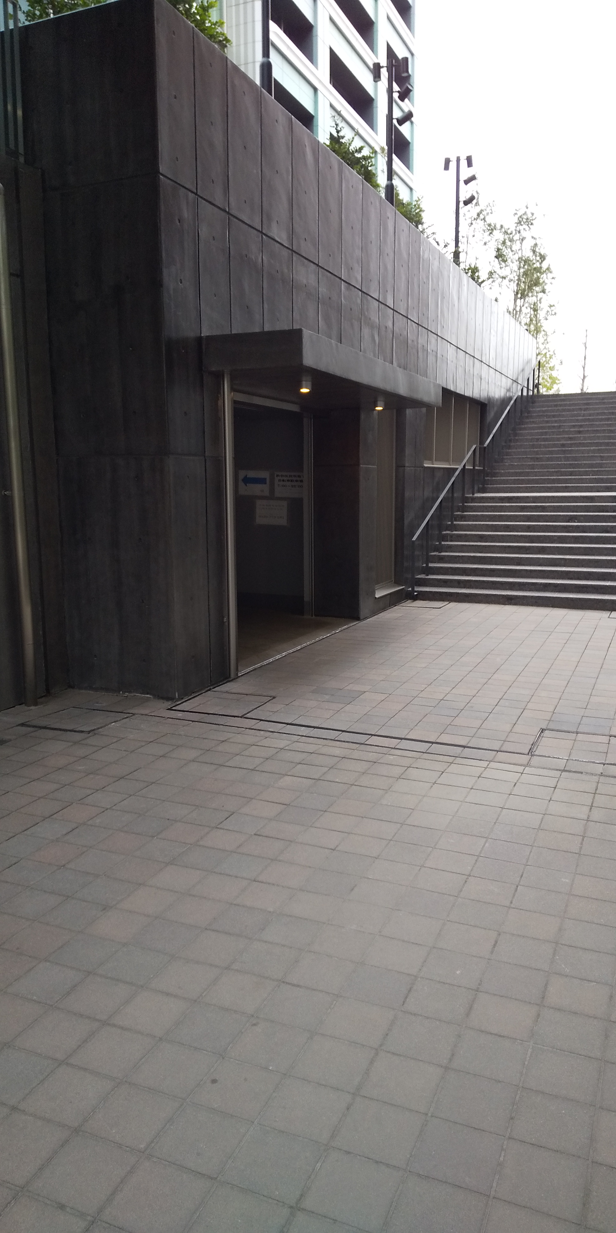 渋谷区役所地下自転車駐車場の画像
