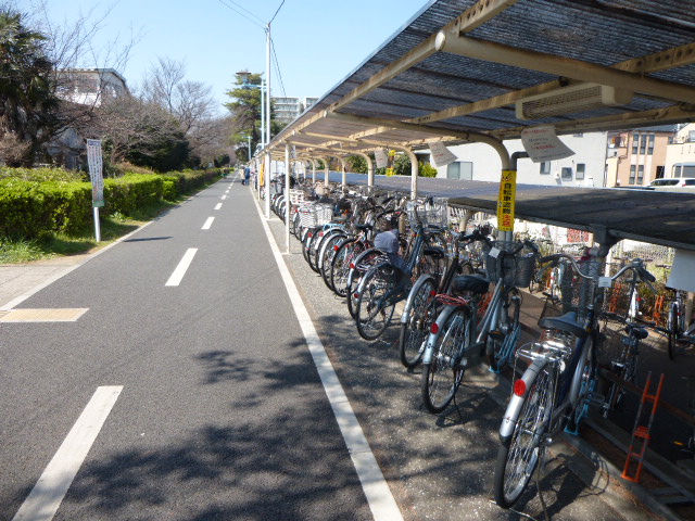 萩山駅北口駐輪場の画像