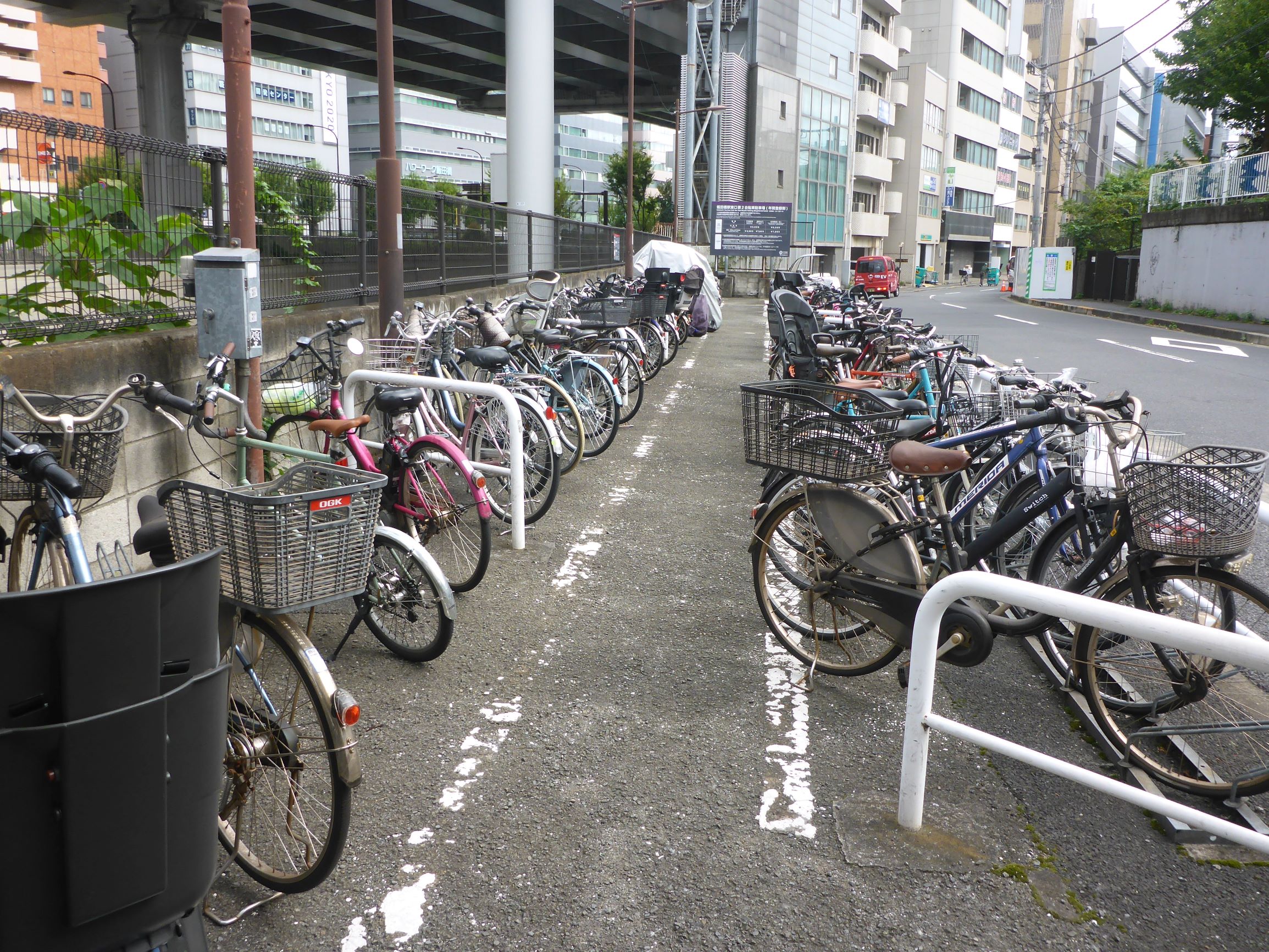 駐輪場 自転車